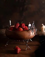 میوه خوری پایه دار چوب و برنج ژستو طرح ادمک Ges-2232-P