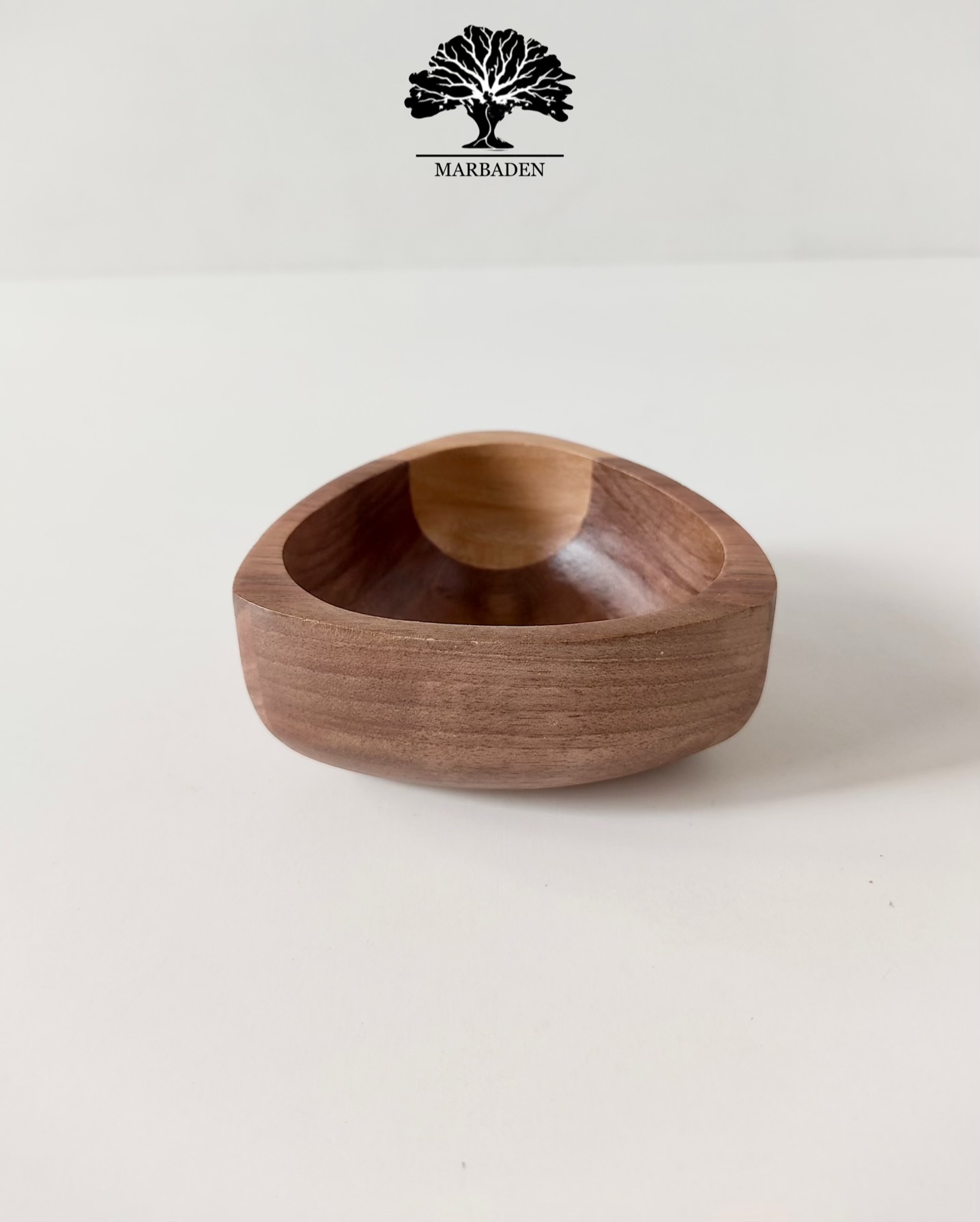 کاسه چوبی مدل مثلث قطر 9 سانتیمتر اماهوم (چوب گردو) Pyramid-B9